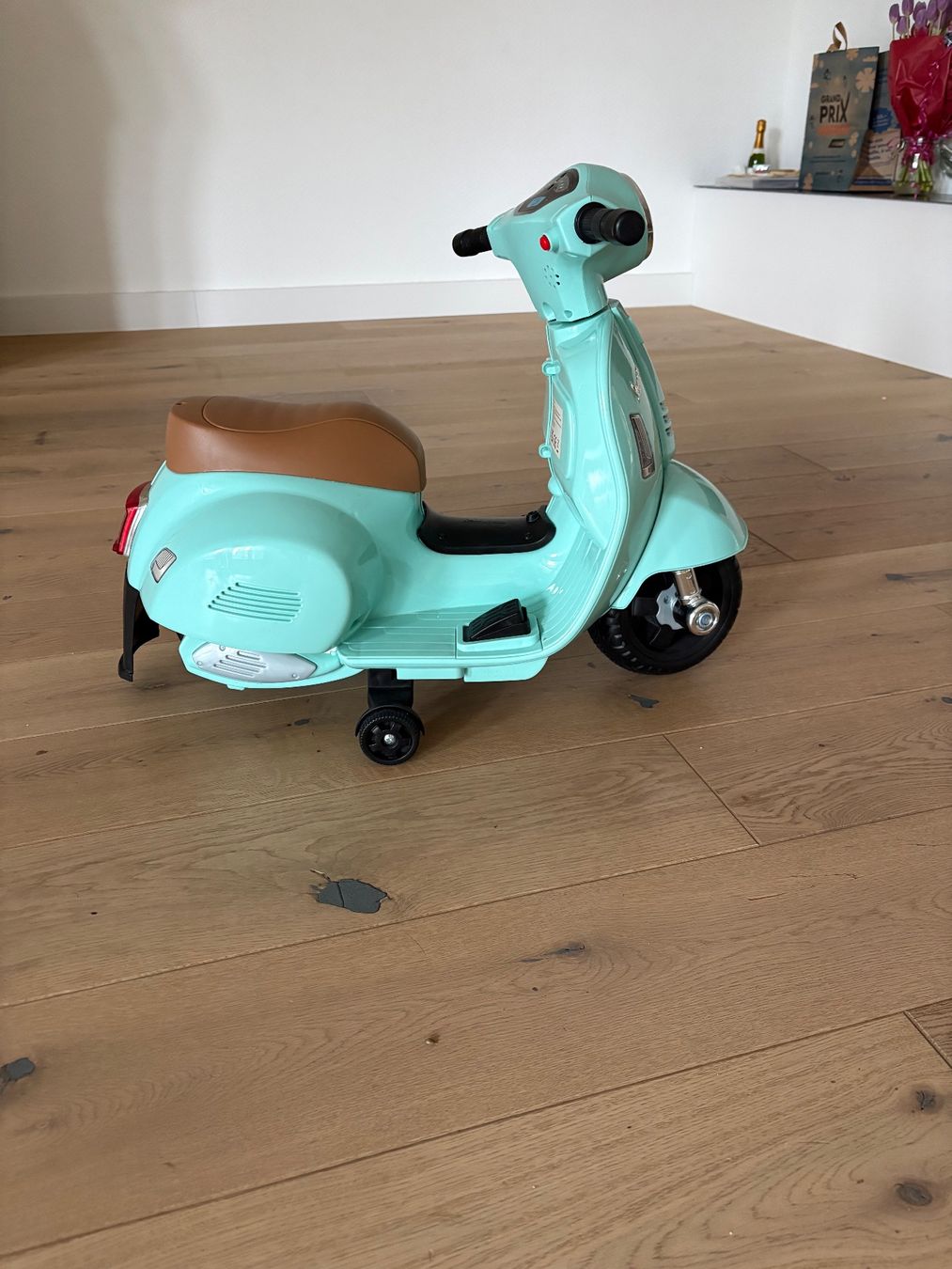 Vespa Véhicules pour enfants: Kinder-Vespa mintgrün – D'occasion à Erlenbach ZH par elena82 1