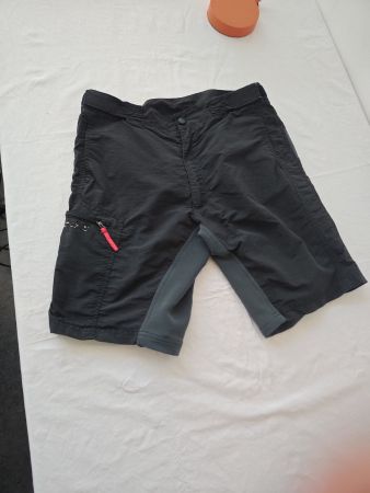 Schwarze Sportshorts, Gr. M