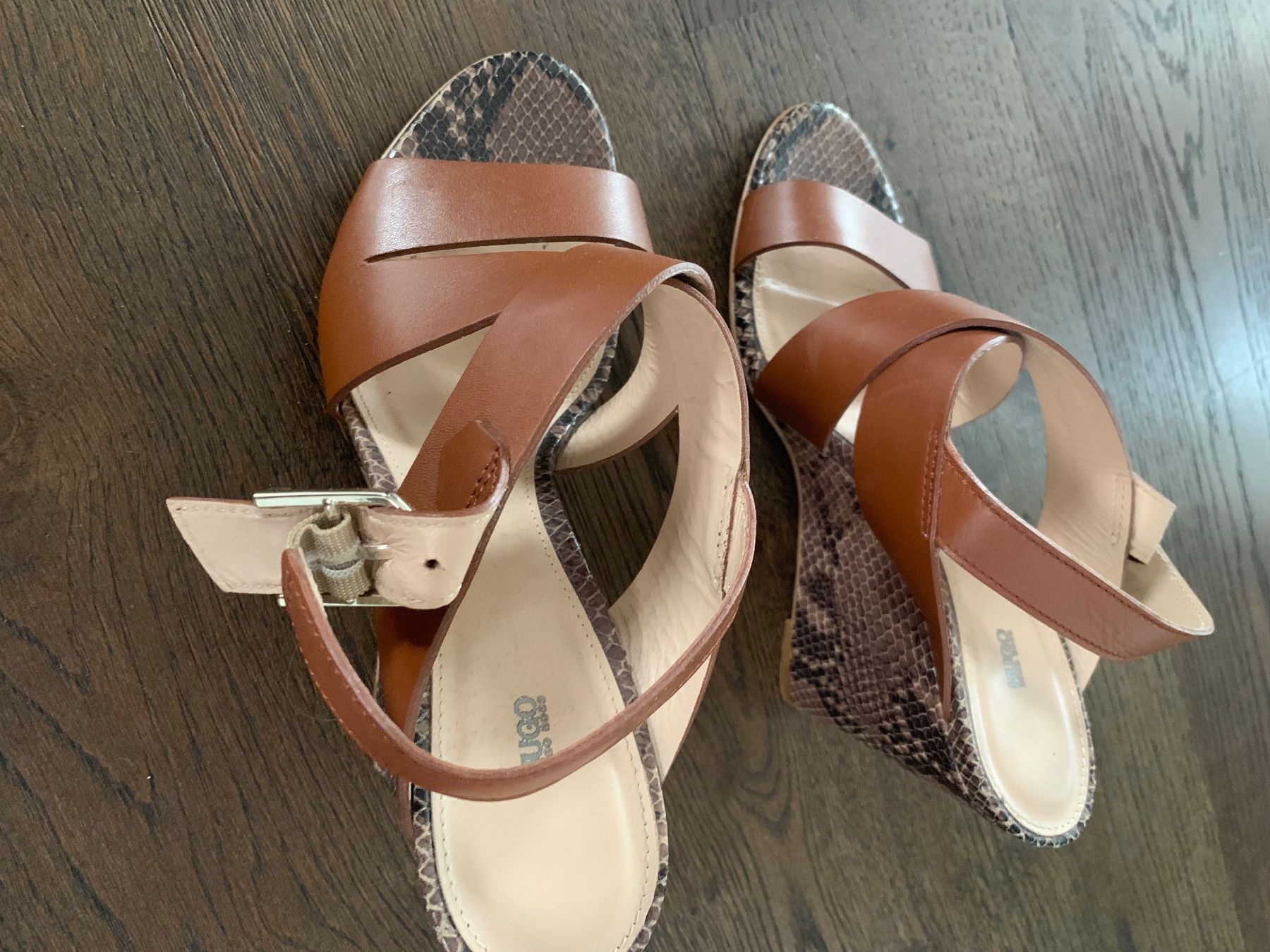 Hugo Boss Scarpe da donna: Brand New Hugo Boss Wedge Sandals – Nuovo (secondo la descrizione) da Uitikon Waldegg venduto da gha_v6gz 1