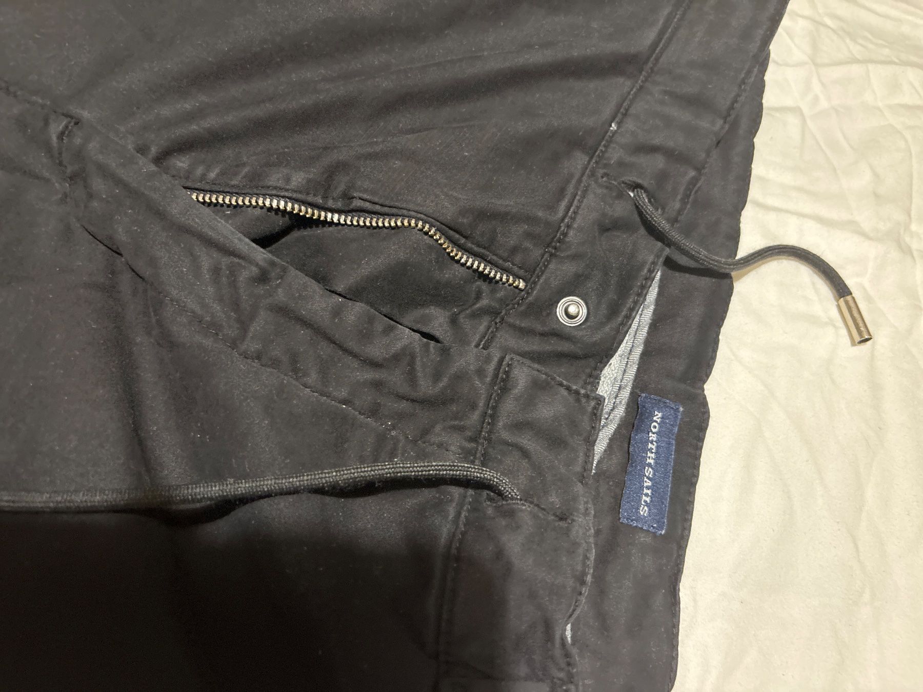 Pantaloni: Pantalon noir taille 42 bon état – Usato da GENÈVE venduto da Gaasss 1