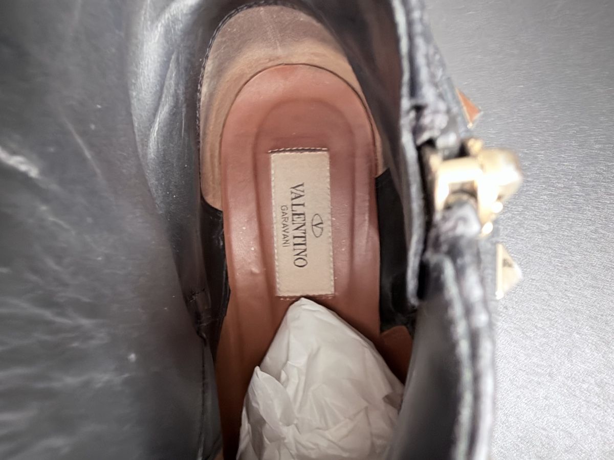 Valentino Herrenschuhe: Bottines Valentino Garavani noir  39 – Gebraucht aus Courgevaux von auxtrouvailles 2