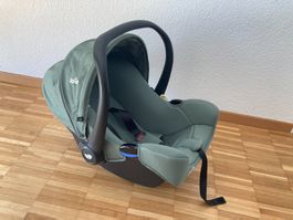 Kindersitz Marke Joie 0-12 Monate inkl. i base zu verkaufen