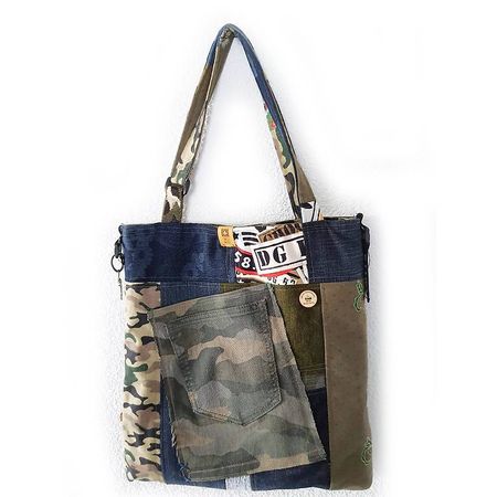 Handgenähte Schweizer Jeanstasche mit Militärmotiv🌟