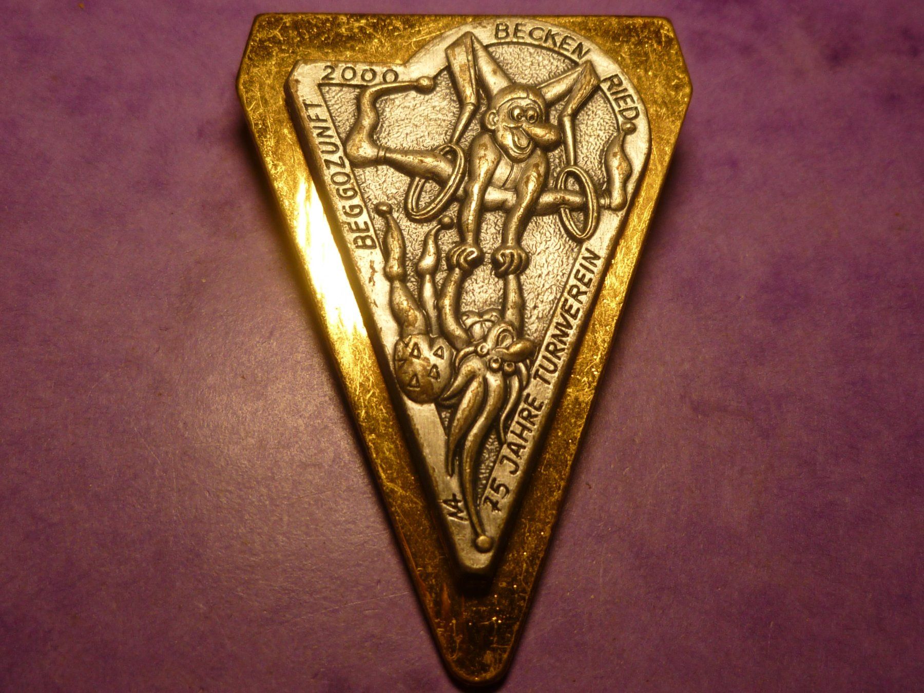 Placchette & Badge: BECKENRIED 2000 GOLD – Usato da Ried (Muotathal) venduto da Mandarin02