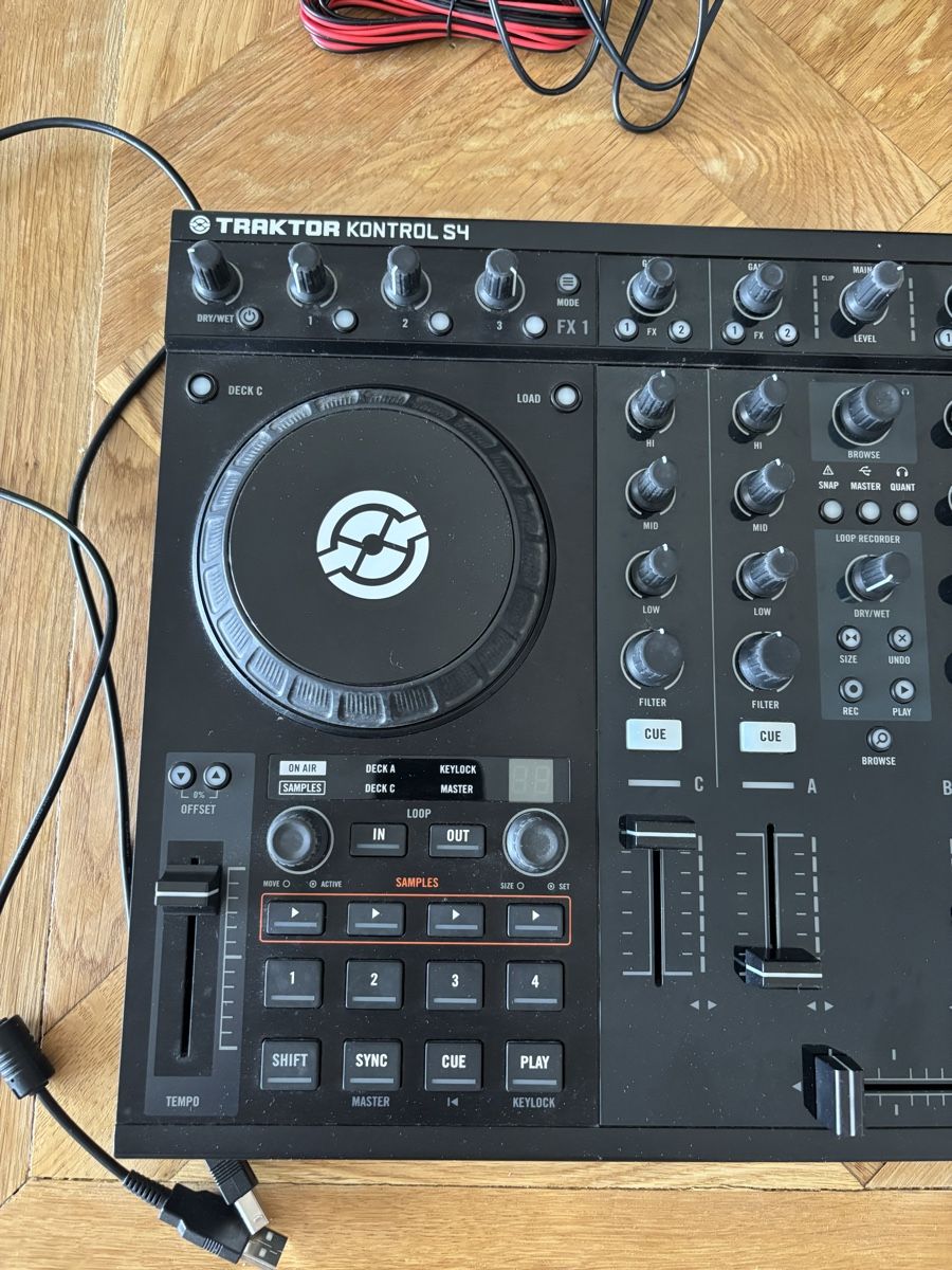 Traktor Console di mixaggio: Traktor Kontrol S4 – Nuovo (secondo la descrizione) da GENÈVE venduto da Gaasss 1