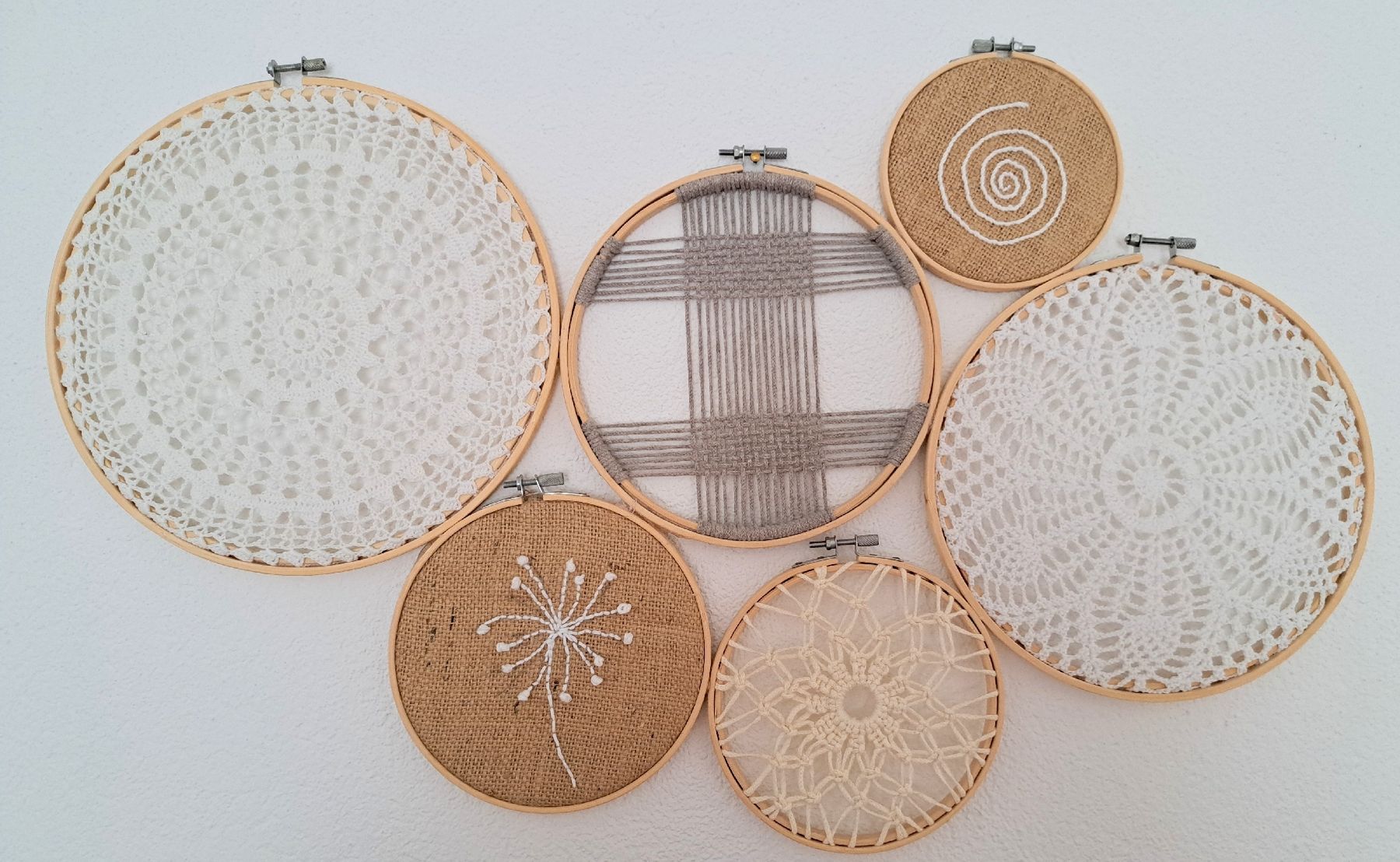 Tutte le decorazioni: Wanddeko-Set, 6 Stickrahmen, Handarbeit, Boho Style! – Nuovo (secondo la descrizione) da Waldenburg venduto da Sysilu