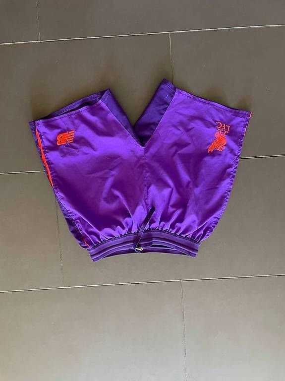Pantaloni: Short Manchester city – Usato da Bevaix venduto da FloNat02