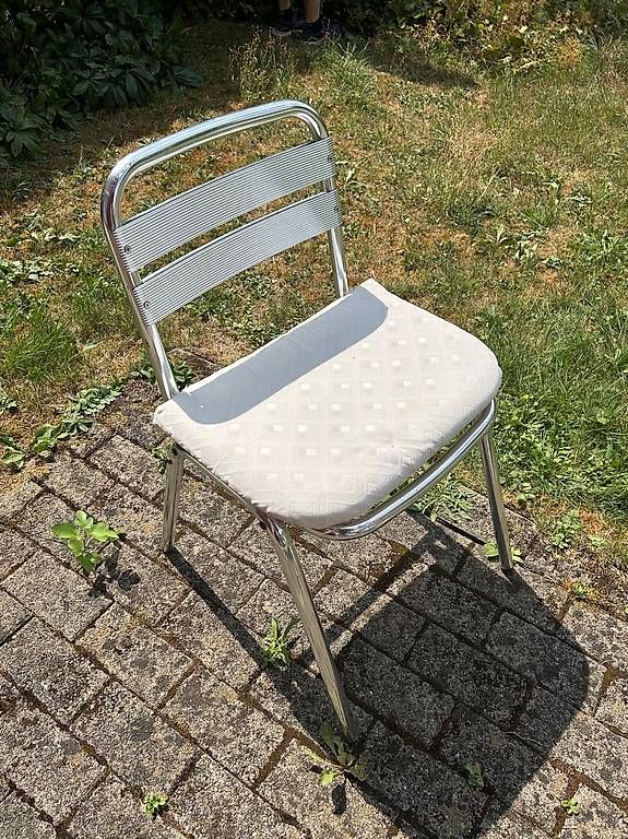 Set di tavolo e panche: Gartentisch mit 4 Stühlen – Usato da Oberlunkhofen venduto da HelenOL 2