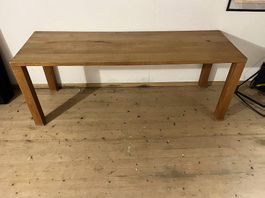 Massiver Holztisch
