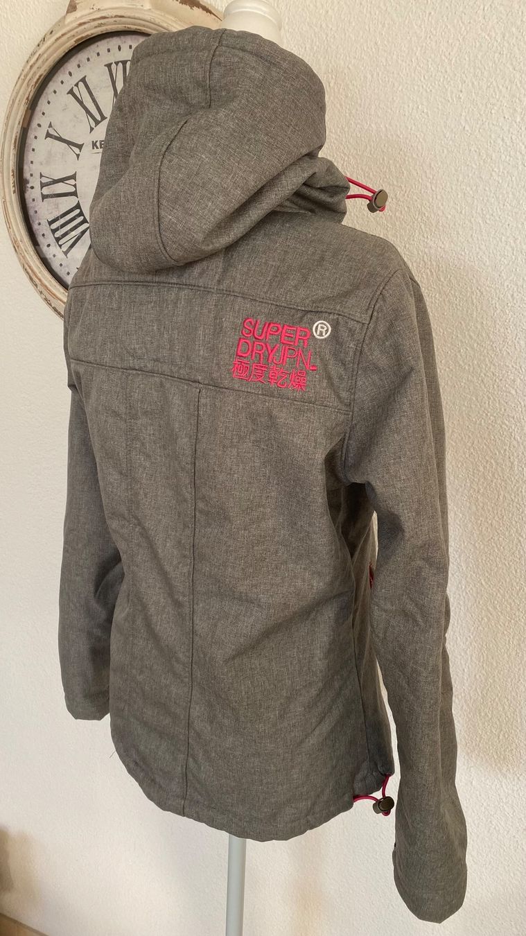 Giacche: Superdry Winterjacke Grösse S neuwertig – Nuovo (secondo la descrizione) da Brüttisellen venduto da kat_g7jv 2
