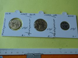 Madagaskar 1989-2002,   3  alte Münzen   stgl.