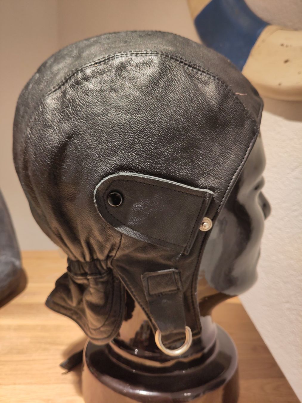 Autres vêtements & accessoires: Oldtimer Cabrio- Lederkappe neuwertig – D'occasion à Weesen par Roge2 1