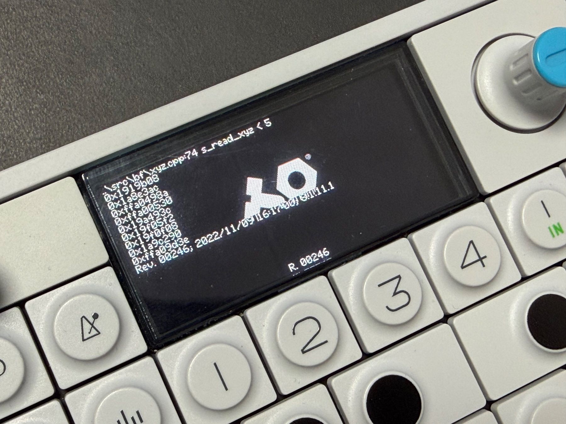 Teenage Engineering Musikinstrumente: Teenage Engineering OP-1 Synthesizer – Defekt aus Zwieselberg von Berto85 2