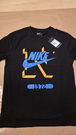 Schwarzes Nike T-Shirt, Grösse S, neu mit Etikett