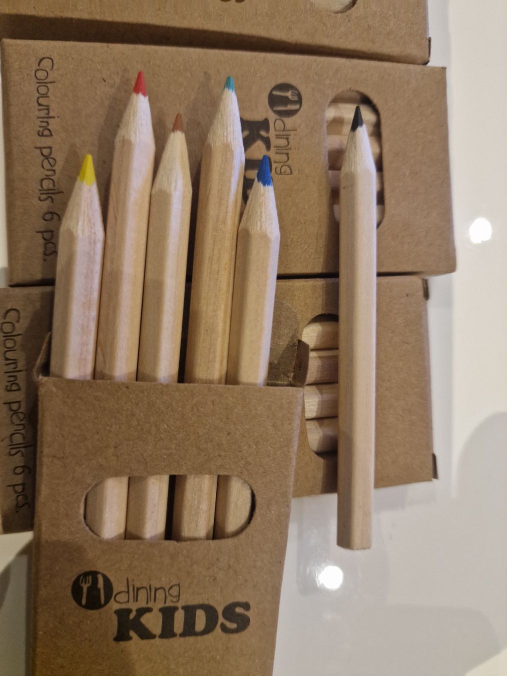 Matite, matite colorate & gessi: 6 Packungen Farbstift-Set à 6 Farben 9cm – Nuovo e nell'imballaggio originale da Uerkheim venduto da Kaufoption 1