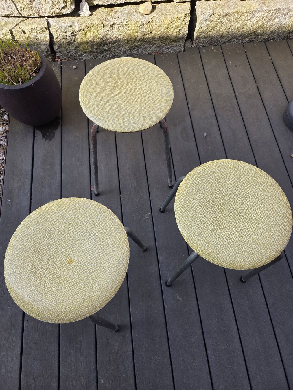 Sgabelli: Vintage Hocker Set, 3 Stk. Gelb, Retro Design – Usato da Rickenbach SO venduto da Bytebull 3