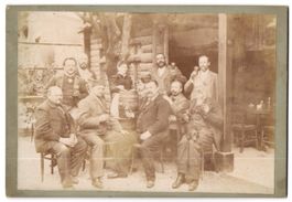 Fotografie Herrengesellschaft mit Dackel