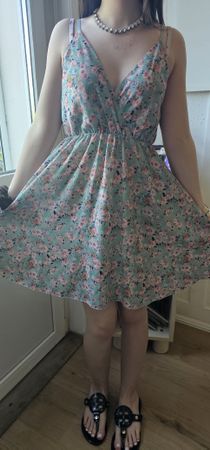 Light summer dress 🌸 floral print perfect for warm days!