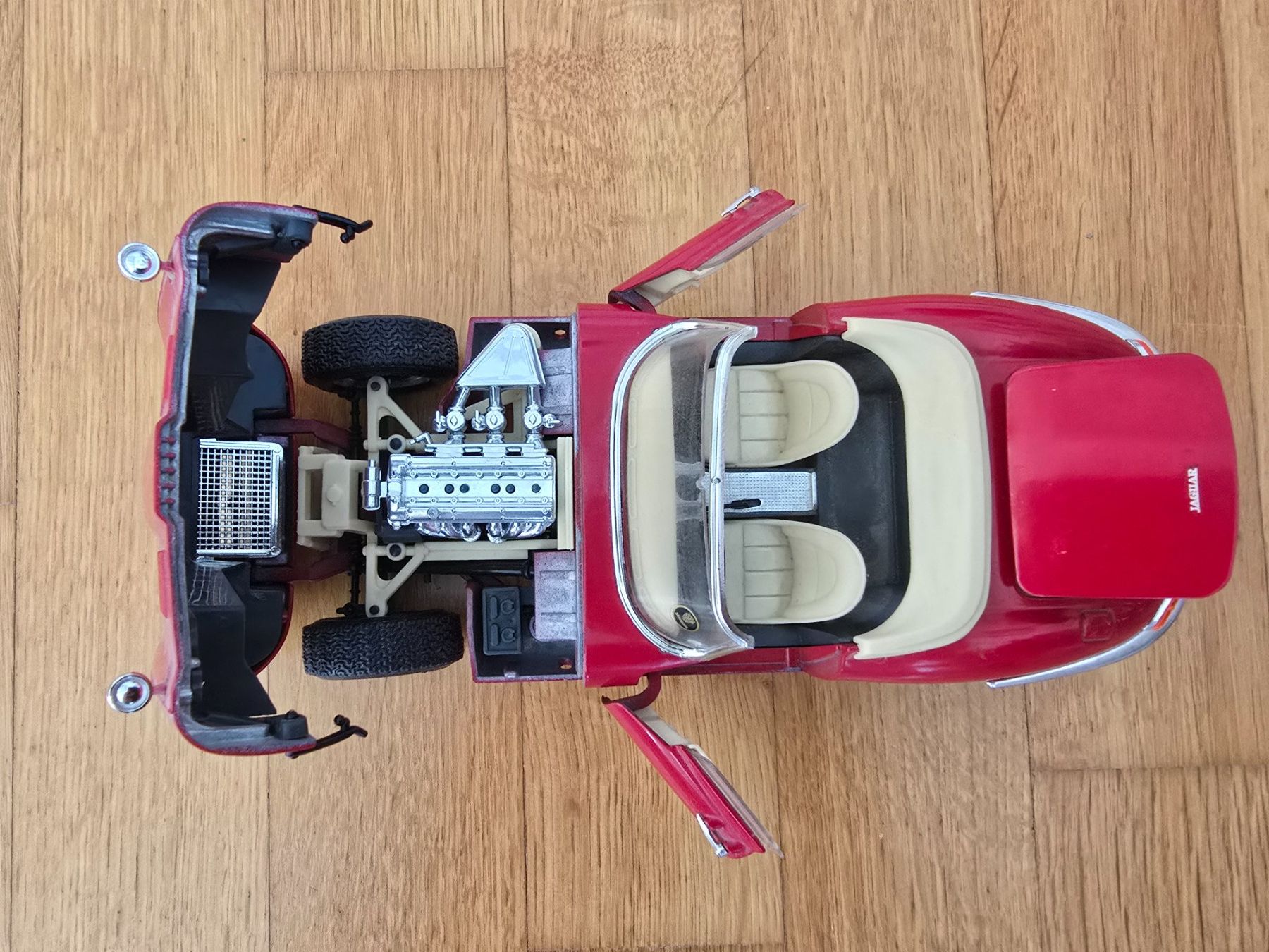 Jaguar Modellini d'auto: Modellauto Jaguar E Cabriolet, 1961 von Bburago – Nuovo (secondo la descrizione) da Rafz venduto da Domimir 5