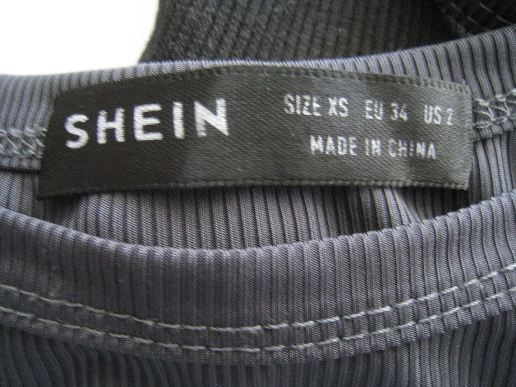 Blusen, T-Shirts & Tops: Tops XS (Lot 3) – Gebraucht aus Sion von machiavel74 1
