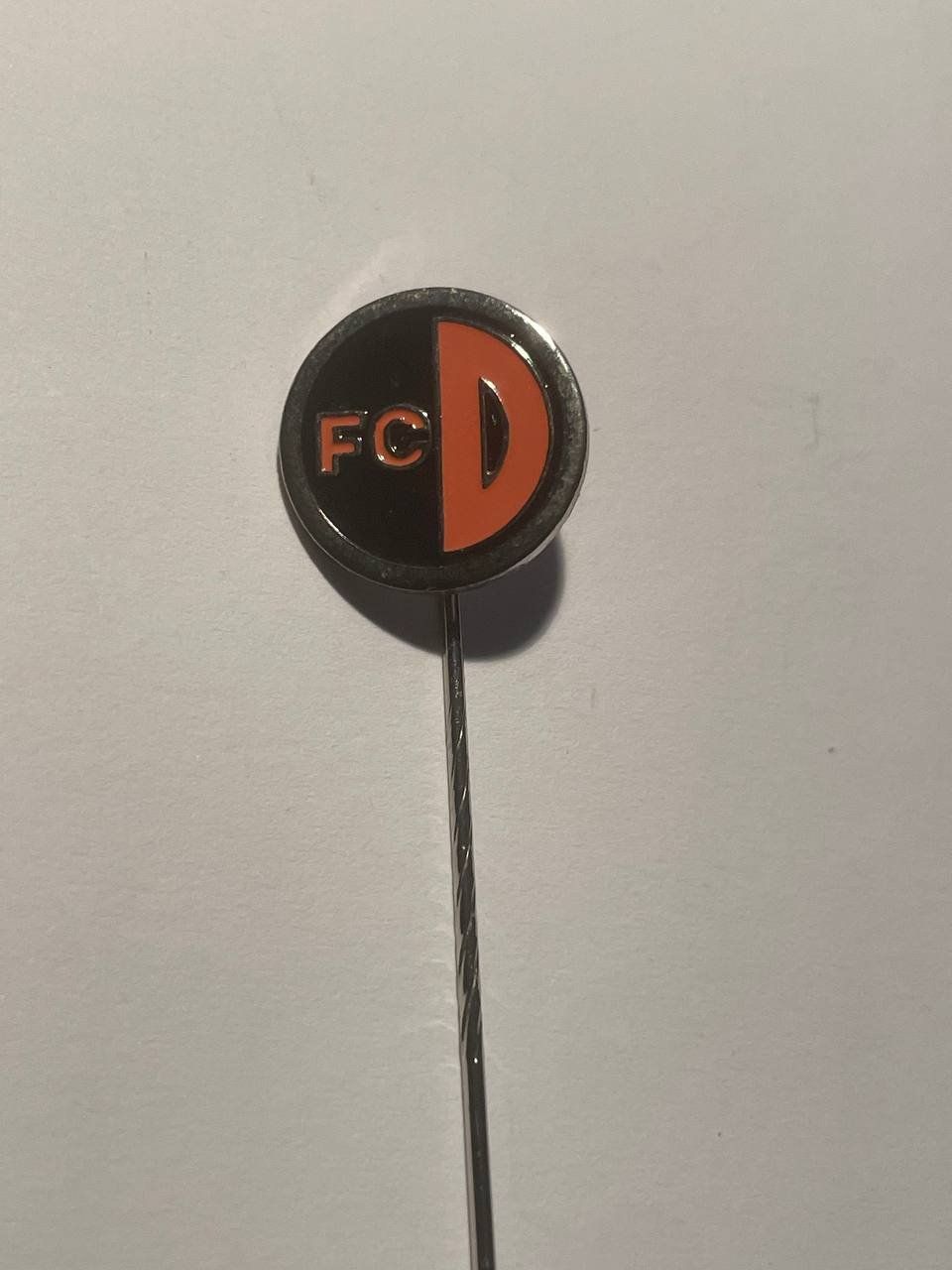 Placchette & Badge: 86. Anstecknadel - FC Dübendorf – Usato da Luzern venduto da Irek 1