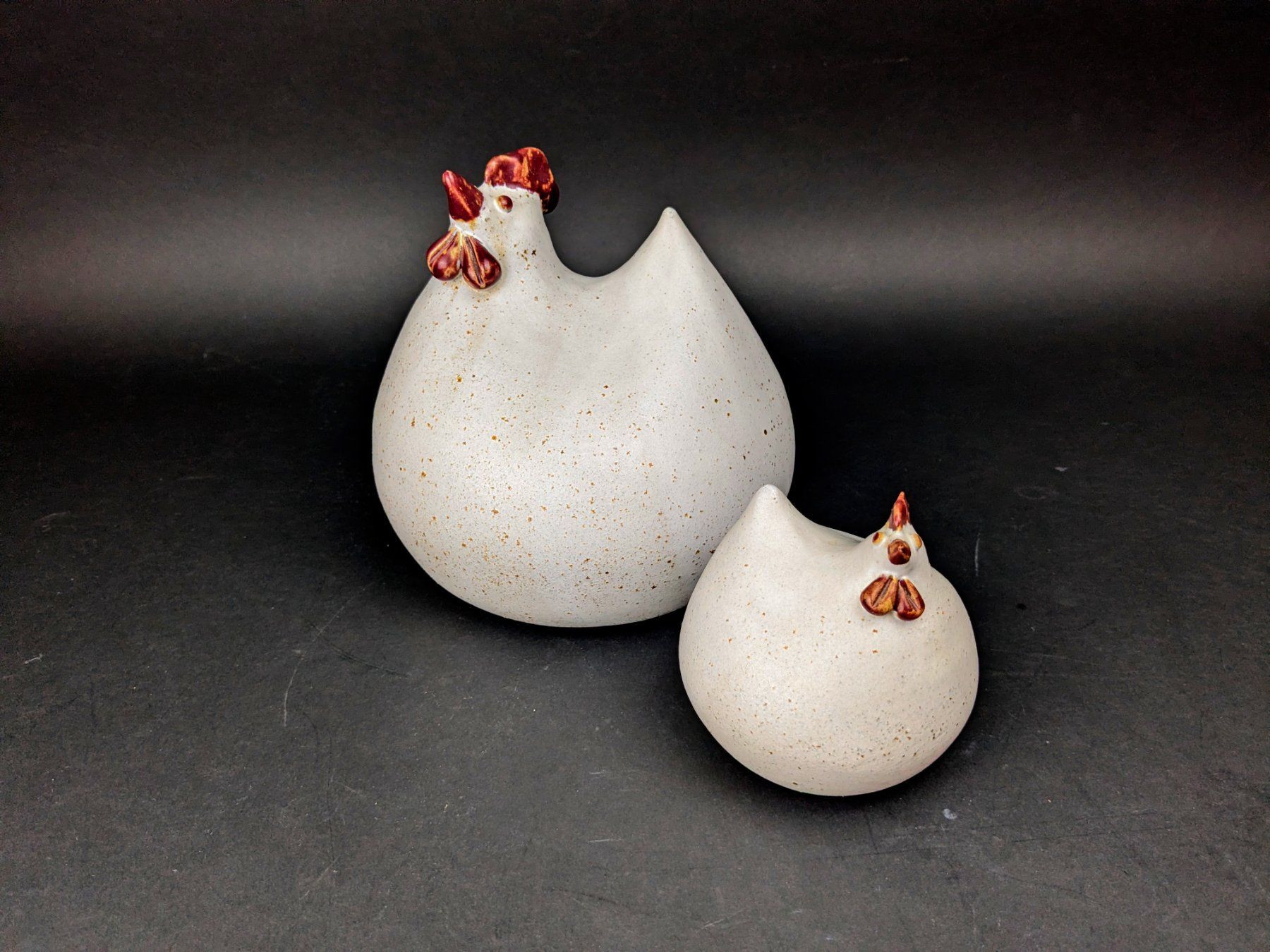 Figurines: KERAMIK-Hennen Set – D'occasion à Thun par Restwert_Thun