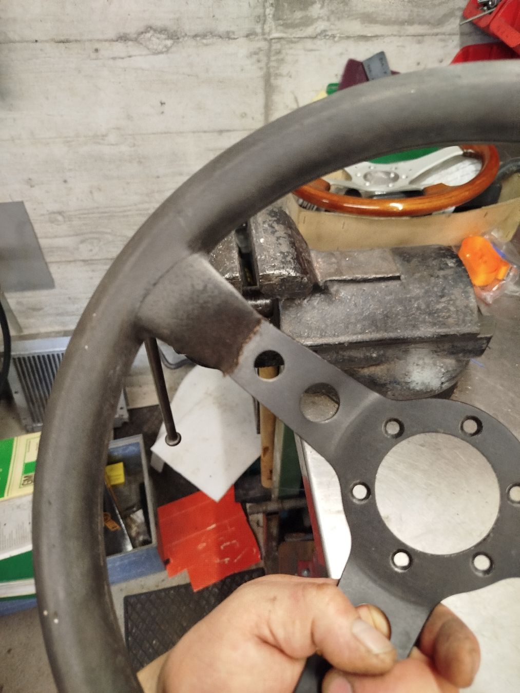 Alle Autoersatzteile: Volant tulipé Momo – Gebraucht aus Flanthey von Unforgiven 5
