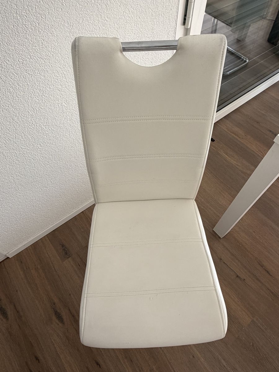 Ikea Set di tavolo e panche: Esstisch mit vier Stühlen weiss – Usato da Rotkreuz venduto da CrowdHype 2