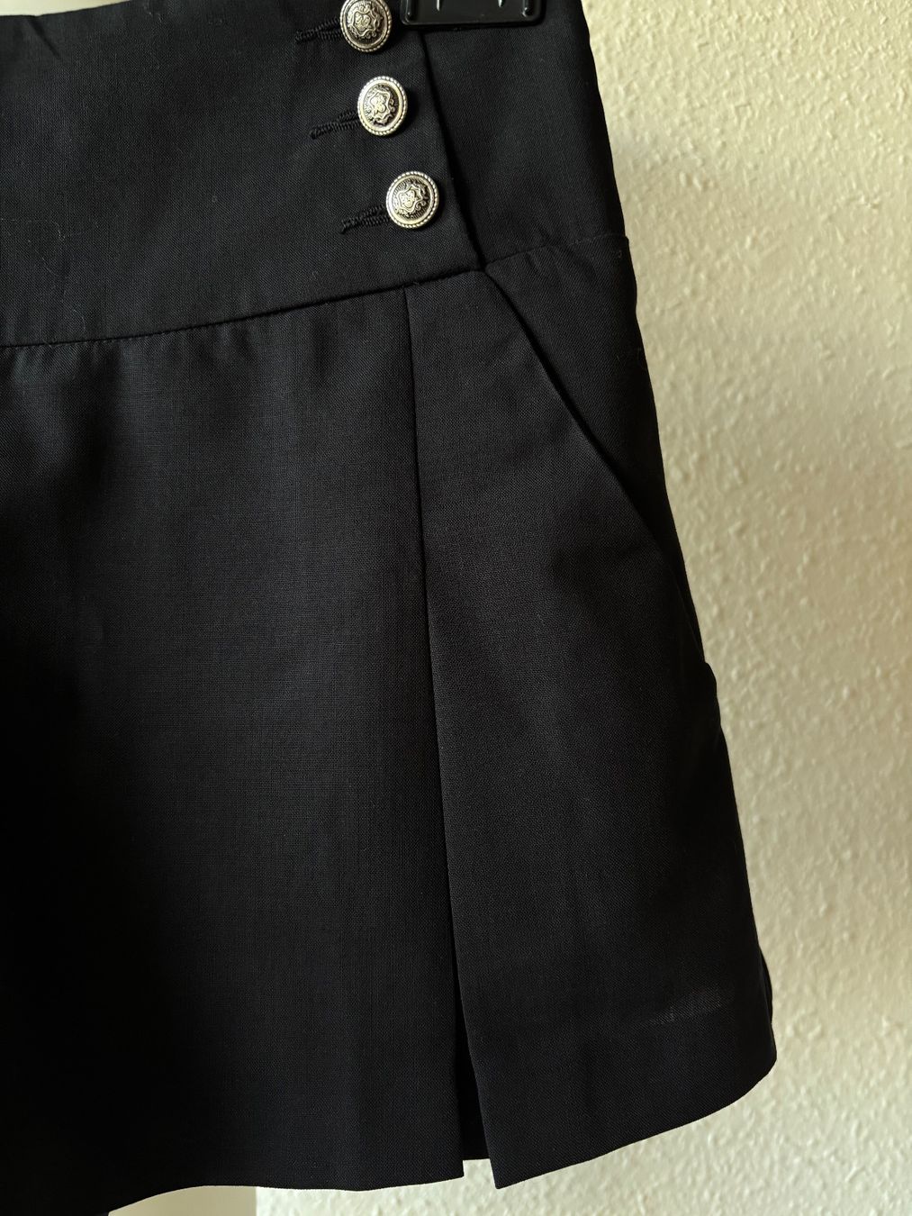 Kookai Pantaloni: Beau short noir Kookai, déco boutons, taille 36 – Nuovo (secondo la descrizione) da Onex venduto da ali_8gbq 3