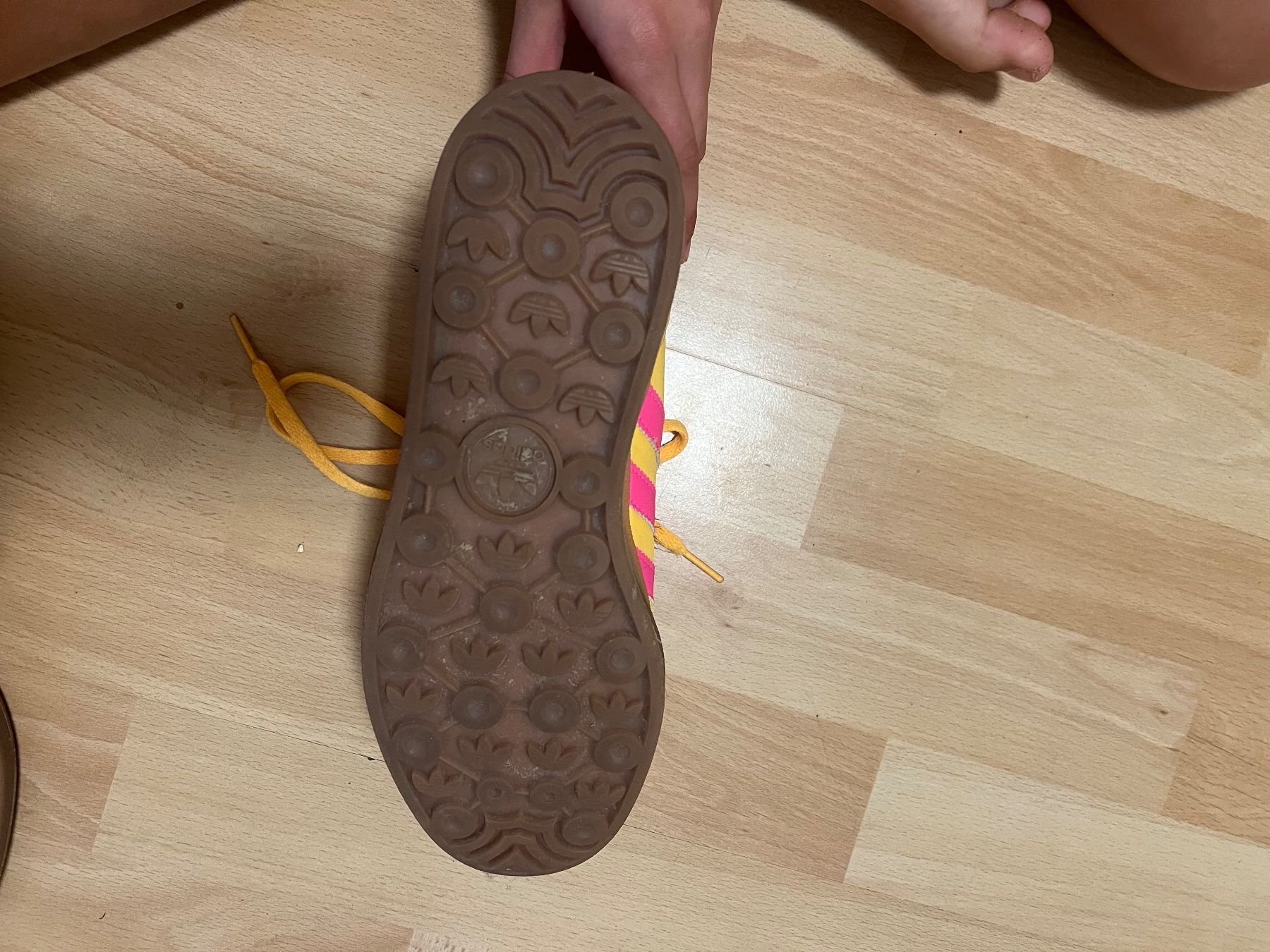 Chaussures femmes: Adidas Schuhe – D'occasion à Bülach par leo_ftv8