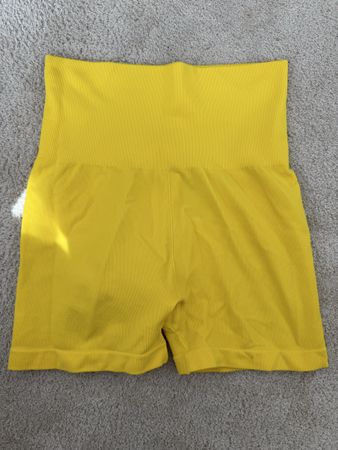 H&M Sport Shorts gelb