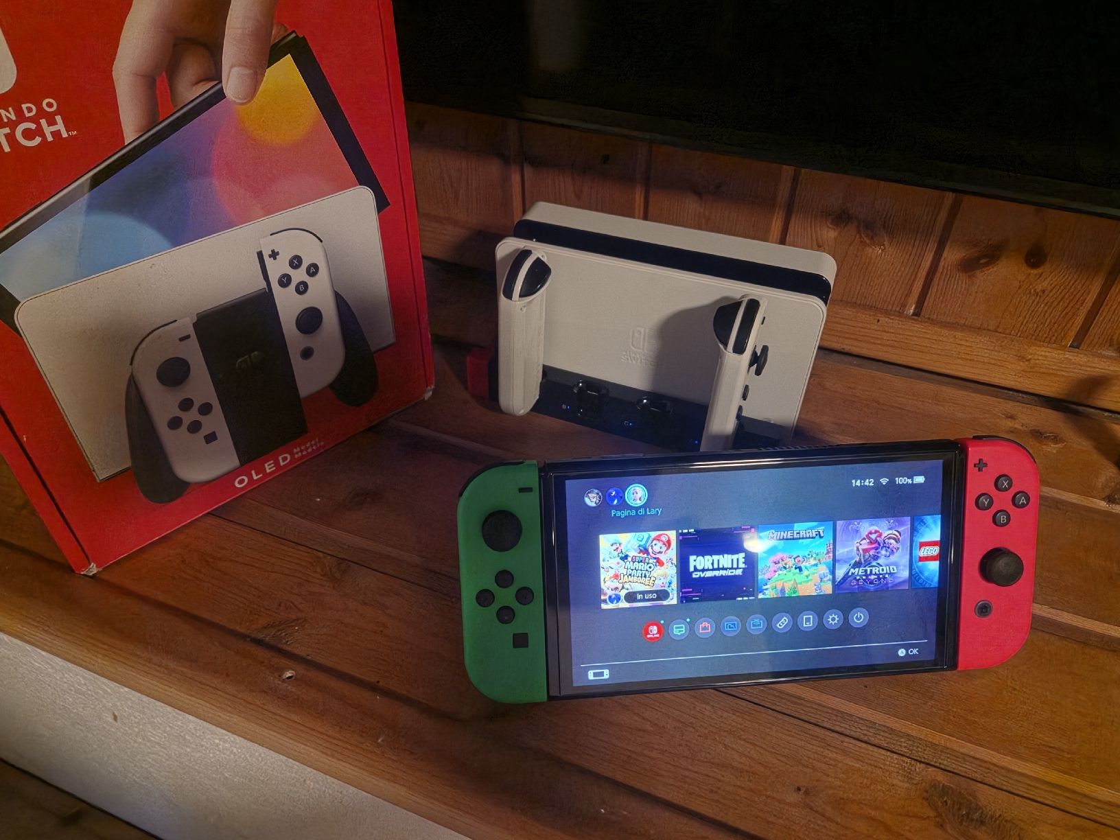 Nintendo Console: Console Nintendo Switch OLED con base e 4 joypad + 2 giochi – Usato da Bellinzona venduto da Macks