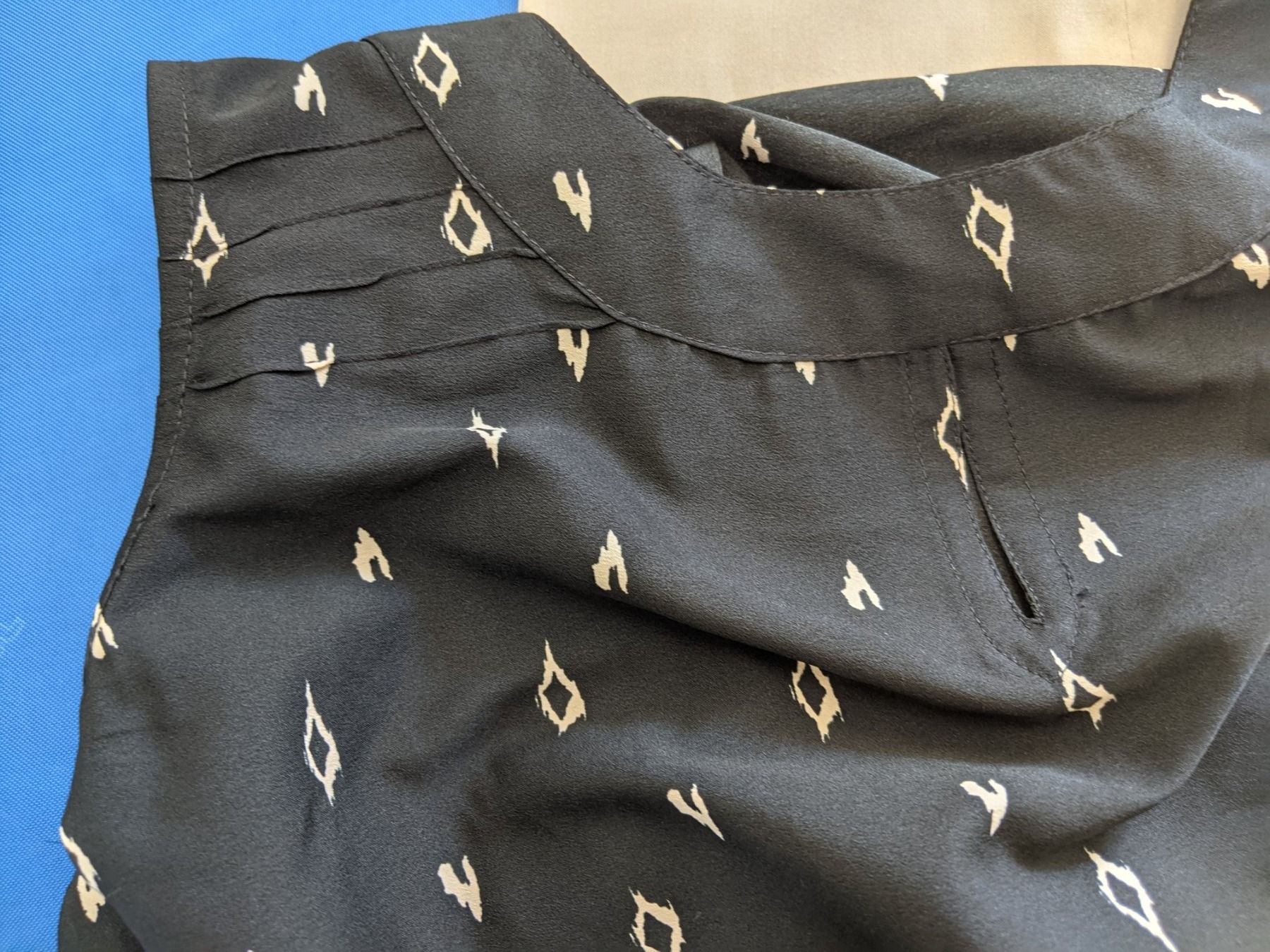Vestiti: damenkleid GR 40 – Usato da Langnau am Albis venduto da Judithsebi 5