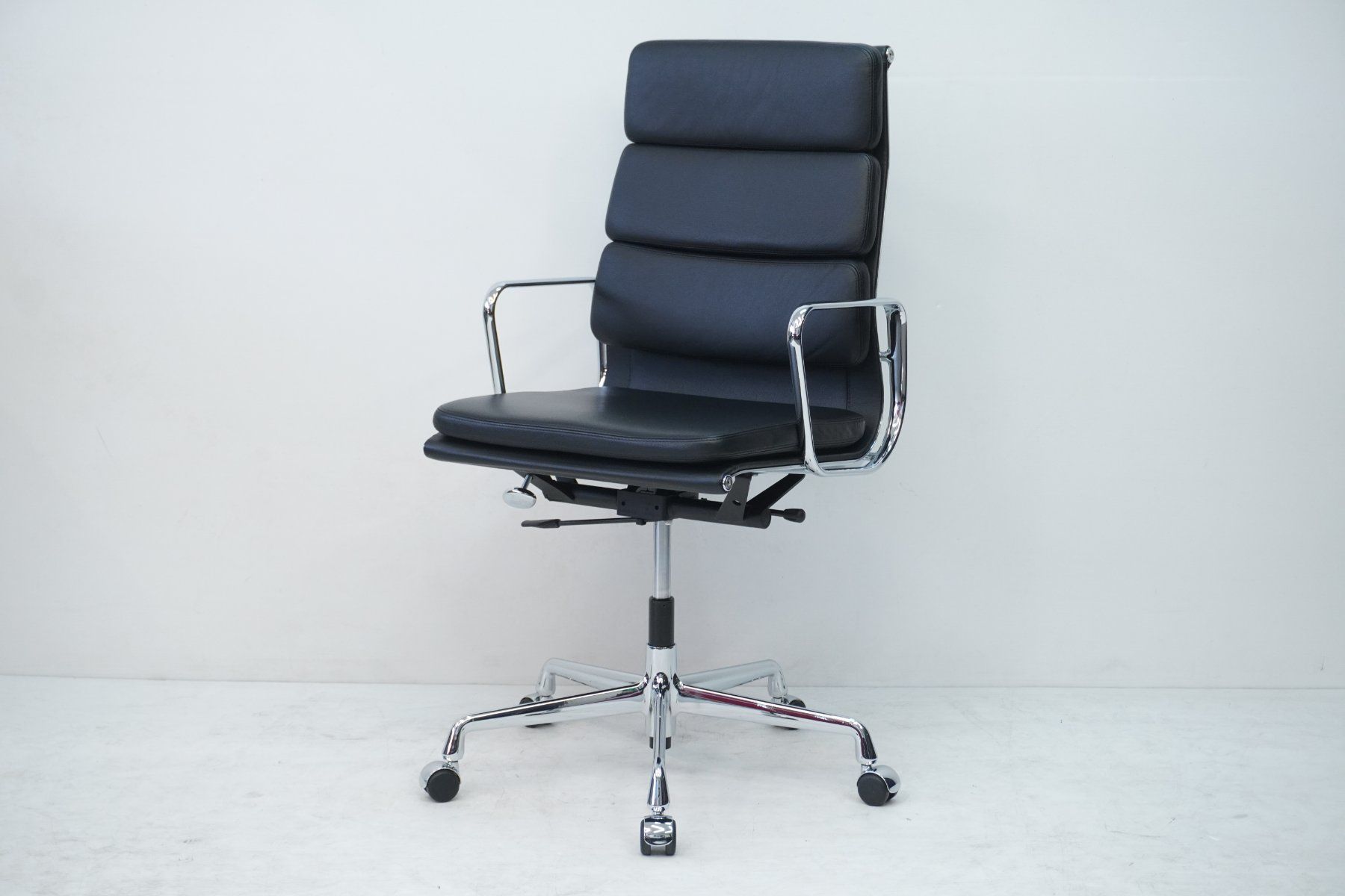 Vitra Sedie: Designklassiker Vitra Eames Soft Pad EA219 Leder schwarz – Usato da Bad Zurzach venduto da QLASSIQ 6