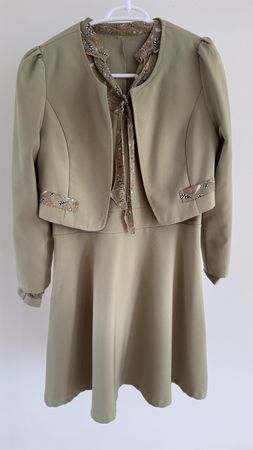 Kleid mit Bolero Jacke Grösse S-M olivgrün leicht gemustert