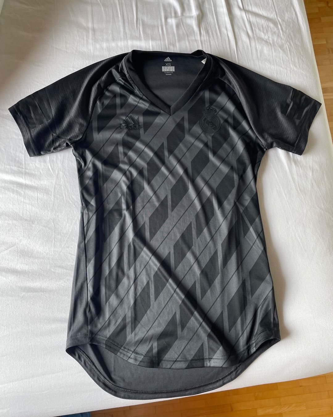 Adidas Canottiere & Pantaloni: Maillot Real Madrid noir – Nuovo (secondo la descrizione) da Apples venduto da leo_z9kf