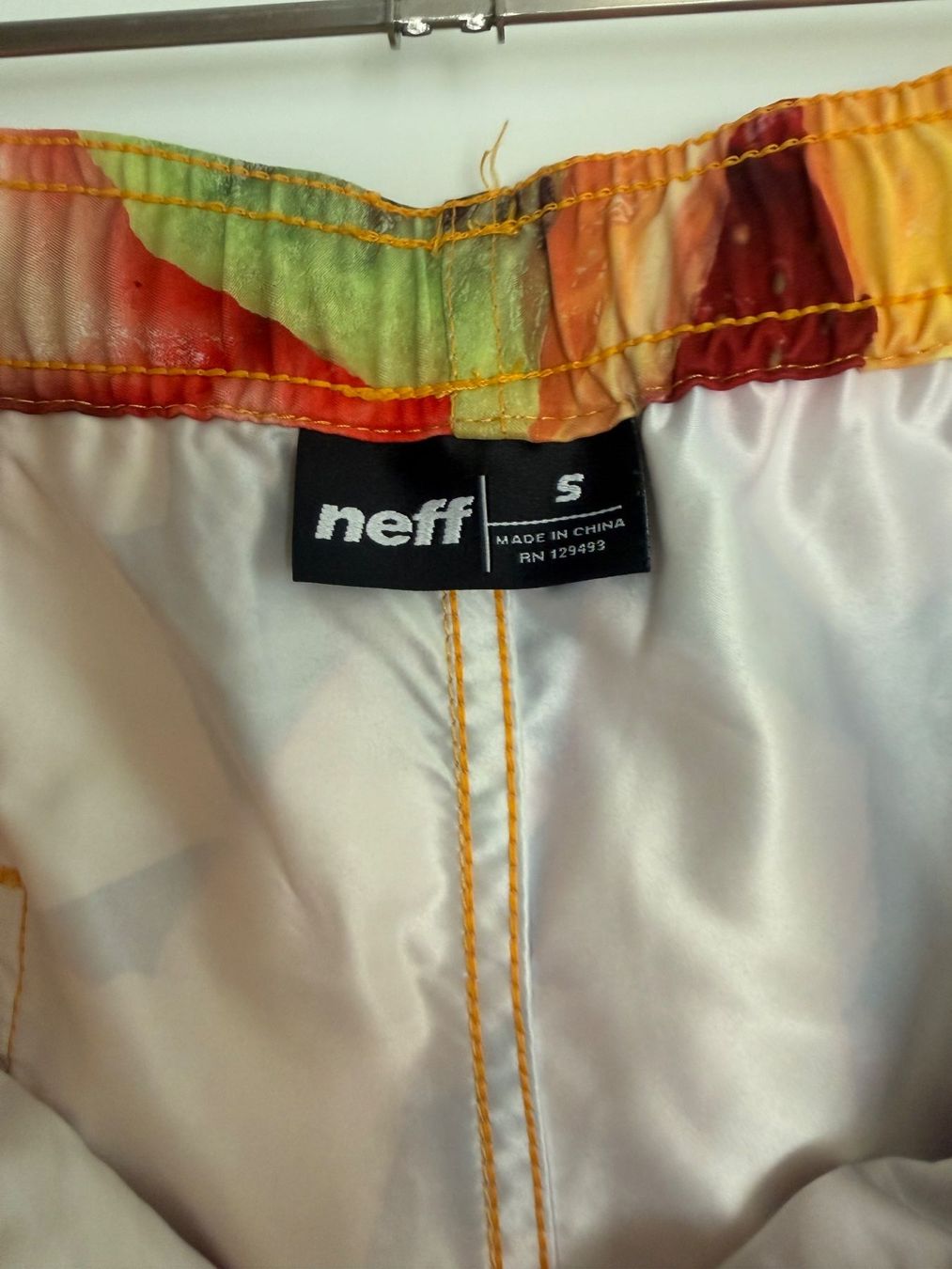 Pantalons: NEFF SHORTS GR. S/M – D'occasion à Steg im Tösstal par goldlionfree 2