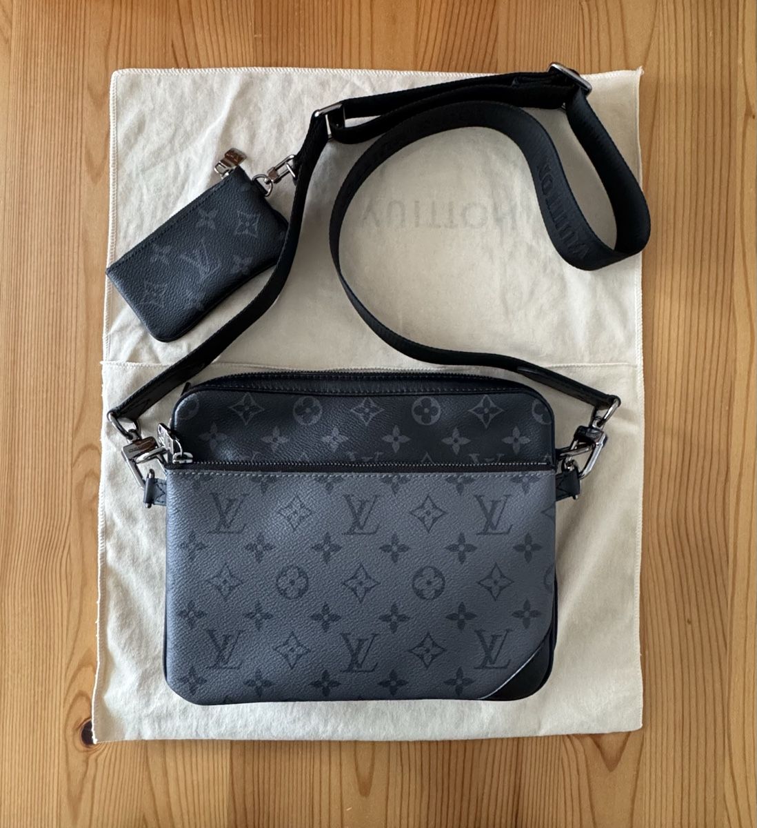 Louis Vuitton Sacs: Louis Vuitton Trio Messenger Monogram Eclipse bag – Neuf (Voir description) à Langendorf par lef_qh9m 3