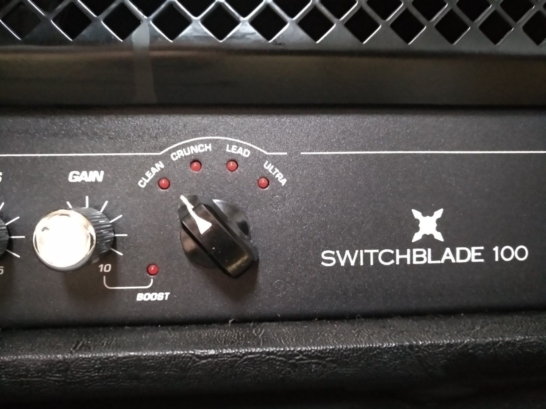 Hughes & Kettner Verstärker: Hughes & Kettner Switchblade 4-Channel 100-Watt Programmable – Gebraucht aus Cama von Superbayer 4