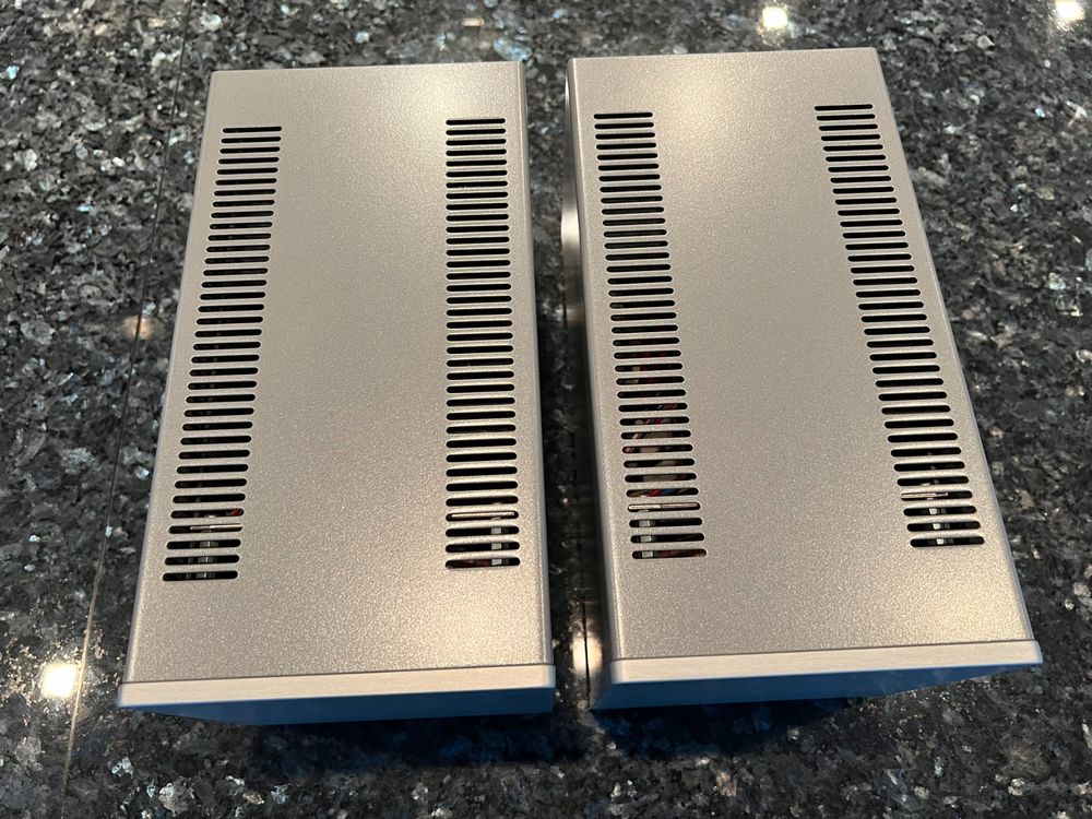 High-End Vorverstärker CA33 2xPA35 Monoblöcke Neukomm +TU32 6