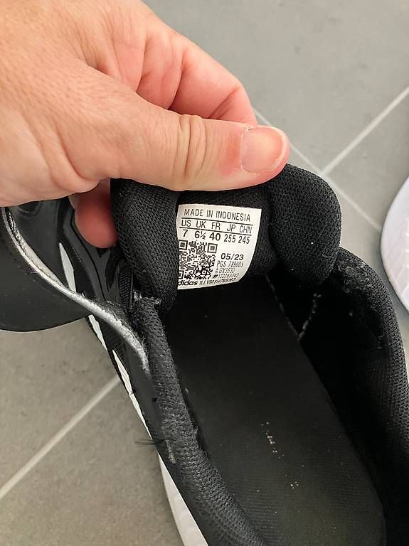 Herrenschuhe: Chaussures de sport addidas 40 – Gebraucht aus Genolier von Mamati3 4