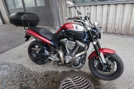 Yamaha MT01 mit dezenten Umbauten