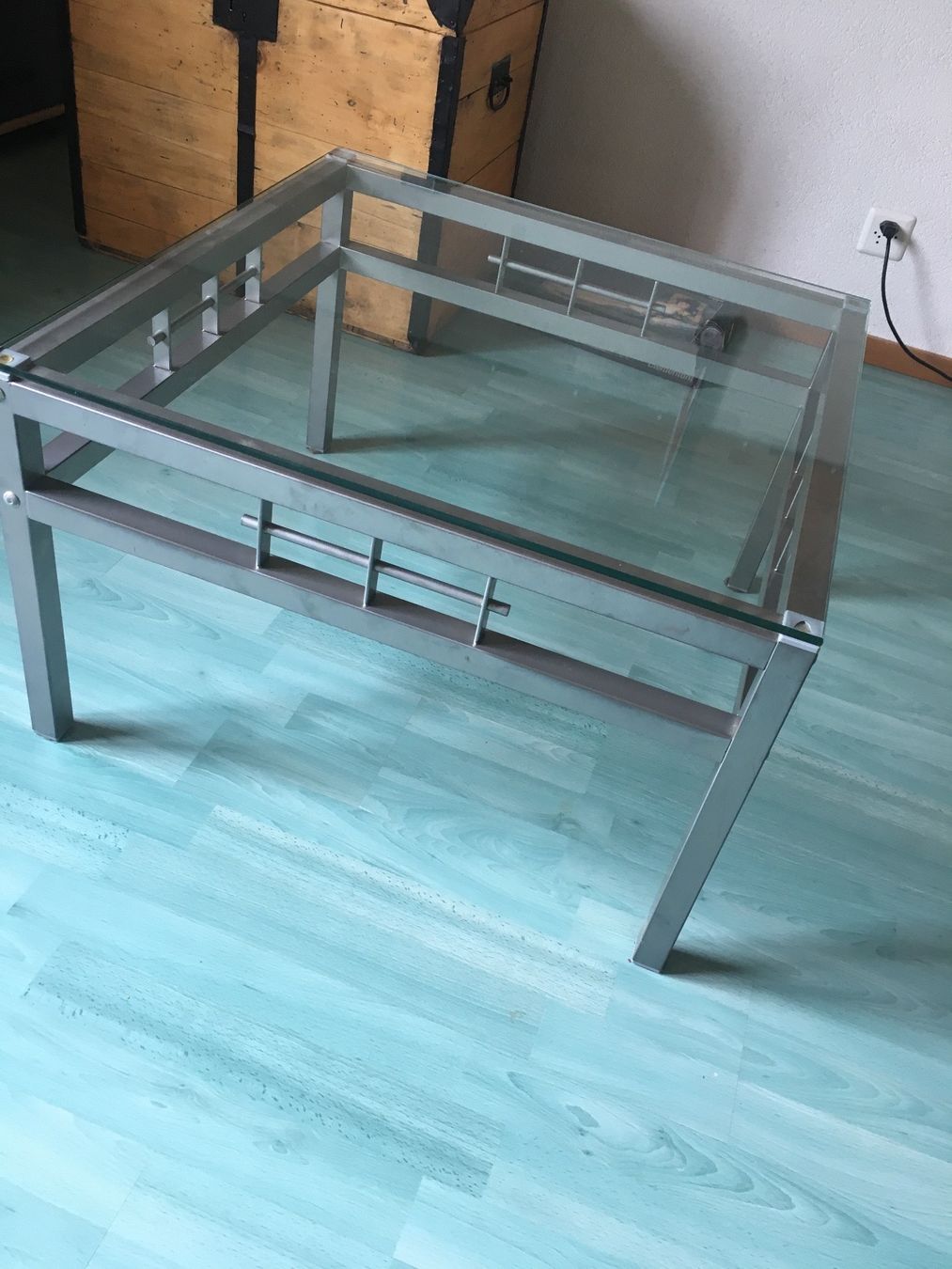 Tables: table basse en verre – D'occasion à Neuchâtel par jeromecurty