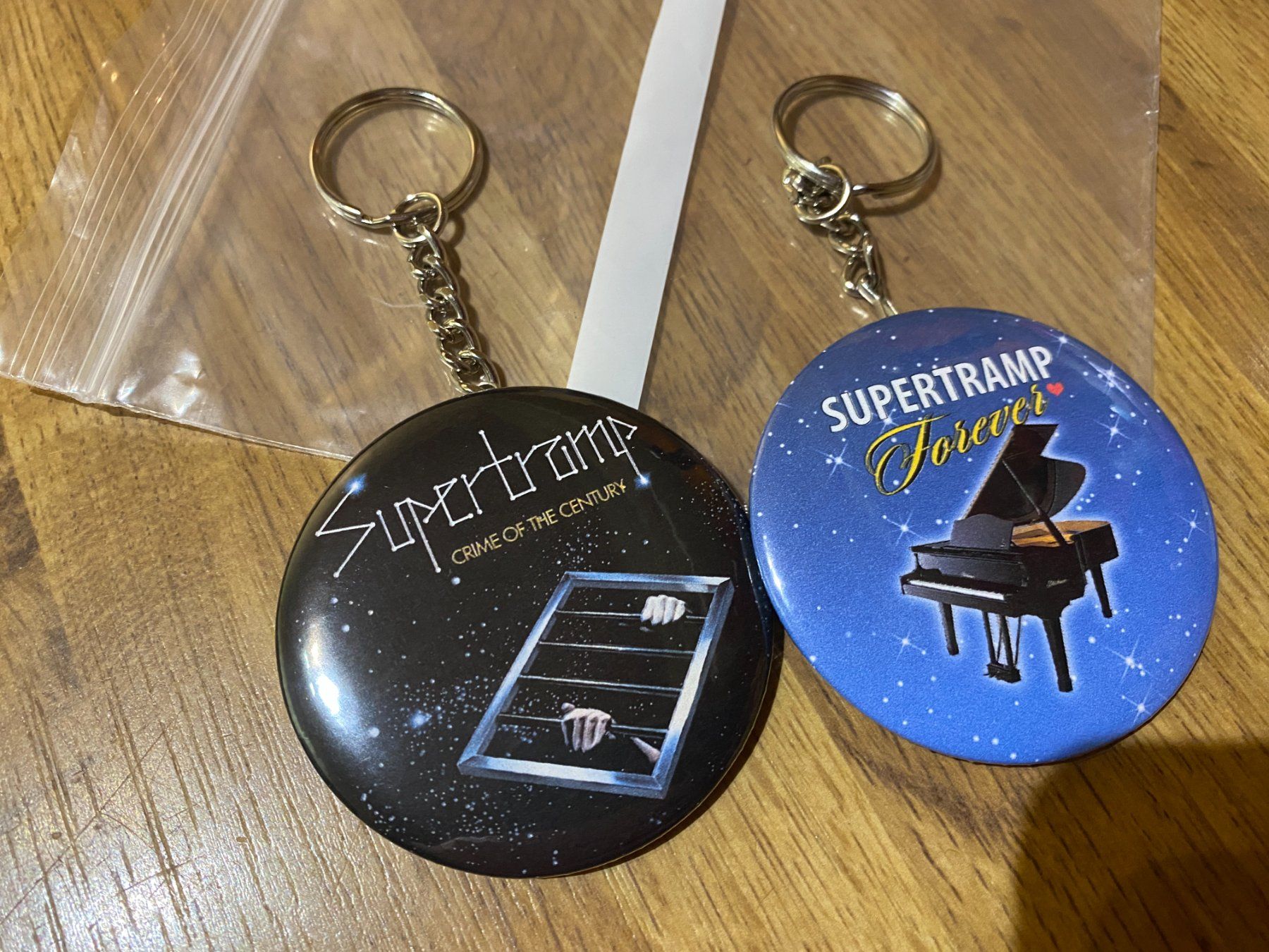 Placchette & Badge: Supertramp Flaschenoeffner! Neu! – Nuovo (secondo la descrizione) da Basel venduto da FatCatPacksTheRatt 2