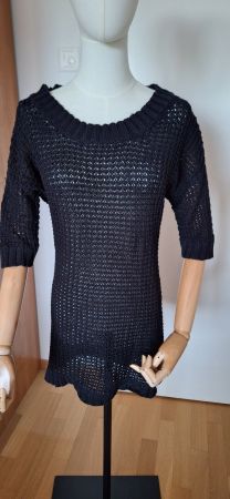 Pull noir, ajouré