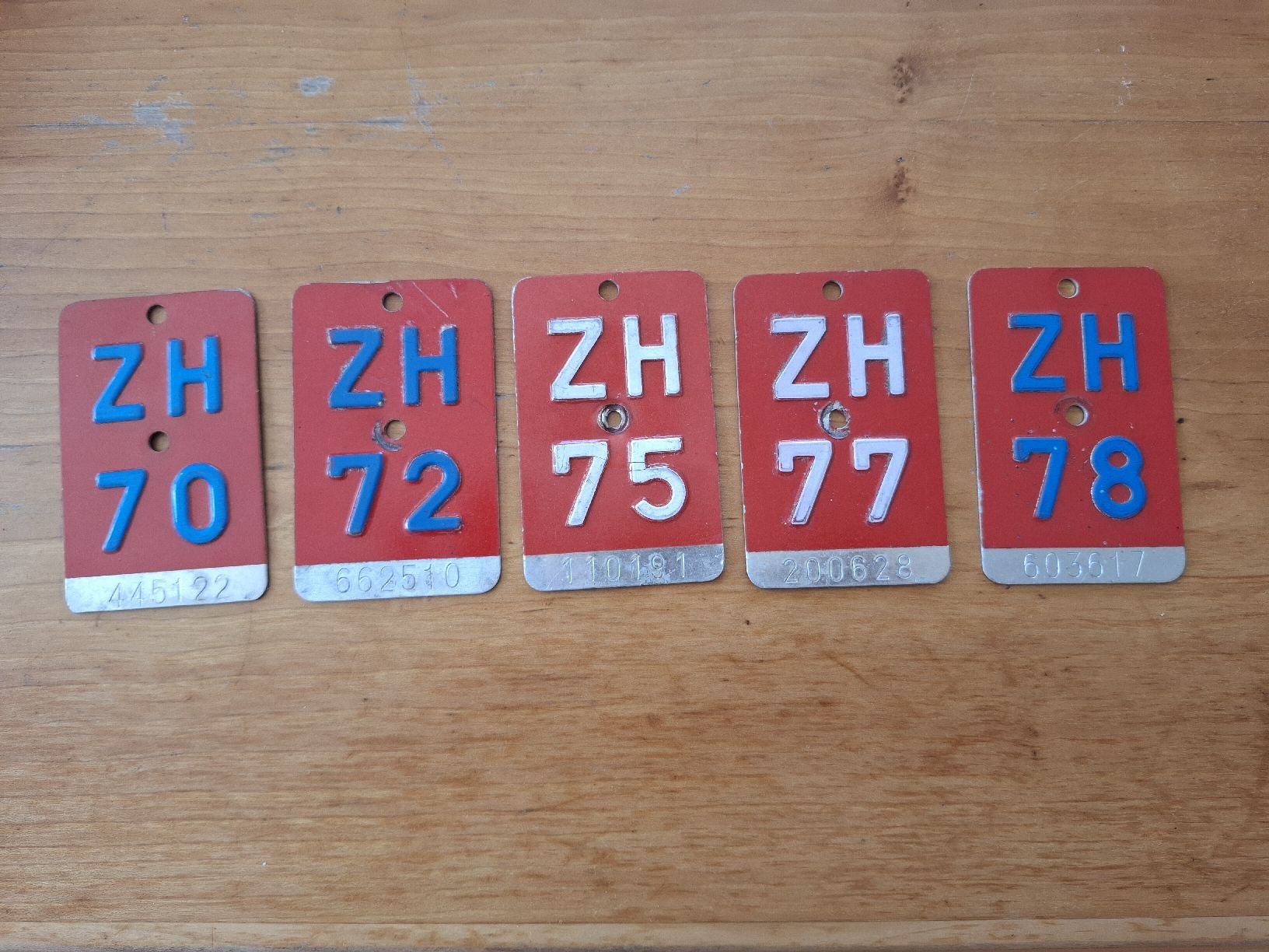 Insegne: Alte Velonummern 1970, 72, 75, 77, 78 – Usato da Winterthur venduto da plattenblitz