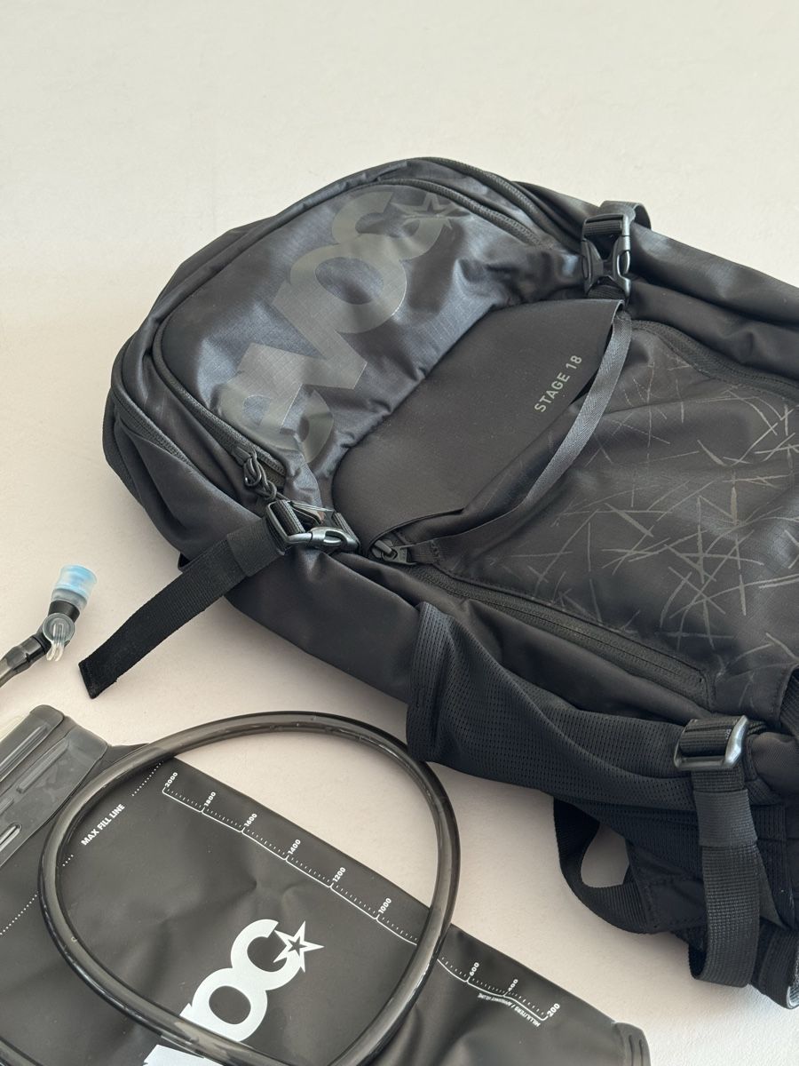 Evoc Zaini: EVOC Stage 18 Rucksack inkl. 2L Hydration Bladder – Nuovo (secondo la descrizione) da Bern venduto da jkk_trl8 2