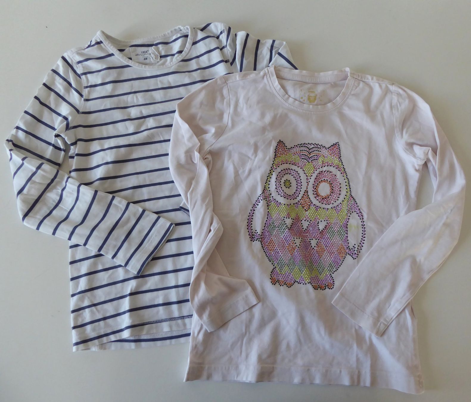 H&M Blusen, T-Shirts & Tops: 2 Langarm Shirts Girl    122/128 – Gebraucht aus Wettingen von tonia3