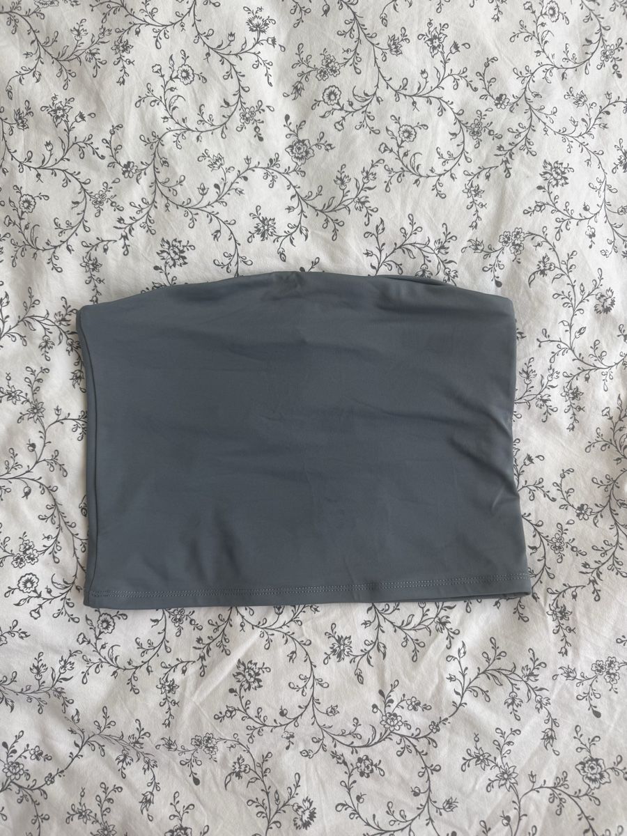 Top: Blaues Bandeau – Nuovo (secondo la descrizione) da Unterägeri venduto da ann_x8pf