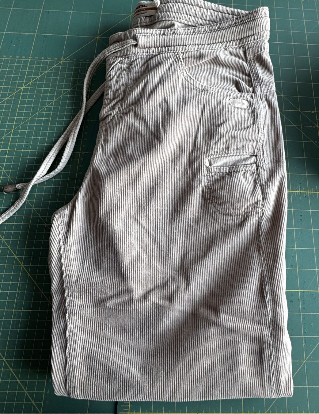 Gang Pantaloni: Gang Jogger – Usato da Mörschwil venduto da Mirka019 5